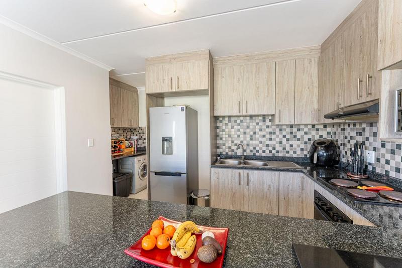 To Let 2 Bedroom Property for Rent in Buh Rein Estate Western Cape